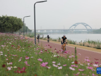 河北石家庄：环城绿道架起群众休闲健身桥
