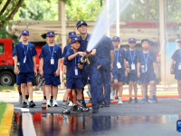 福建厦门：消防队里学技能
