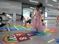 杭州：地铁站 享清凉
