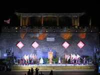 天津：沉浸式演出点亮雄关夜色

