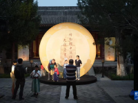 古钟博物馆里过中秋
