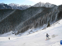 乌鲁木齐“热雪”迎冬
