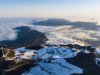 湖北秭归：雪后风机
