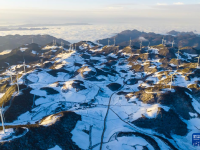 湖北秭归：雪后风机
