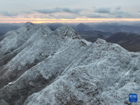 长城雪景如画

