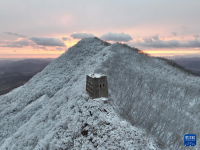 长城雪景如画
