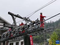 湖南张家界：索道高空应急救援演练
