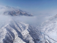雪后贺兰山
