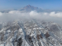 雪后贺兰山
