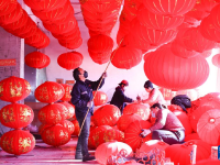 河北：制作灯笼迎春节
