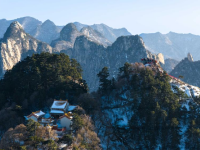 华山迎来新春旅游高峰
