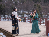 云南普达措：雪山碧水绘就高原生态画卷
