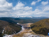 云南普达措：雪山碧水绘就高原生态画卷
