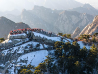 华山迎来新春旅游高峰
