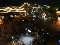 浙江临海：古城入夜迎客来

