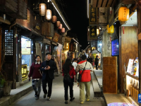 浙江临海：古城入夜迎客来
