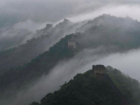 云雾长城 蔚为壮观
