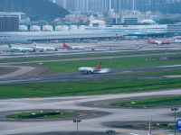 深圳机场三跑道试飞成功
