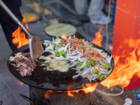 甘肃山丹炒拨拉美食节火热开幕
