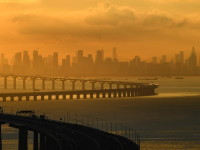 伶仃长虹沐晨曦
