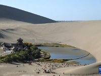 甘肃敦煌：大漠秋景
