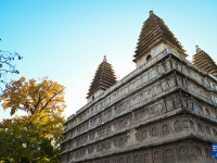 北京：金彩五塔寺
