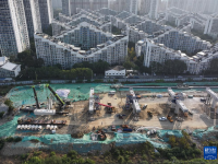 江苏无锡：312国道改扩建工程架梁忙
