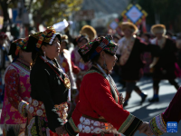 四川汶川：非遗巡游庆羌年
