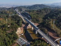 浙江：杭衢高铁开始试运行
