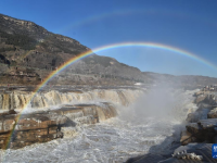 黄河壶口瀑布出现“双彩虹”
