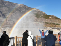 黄河壶口瀑布出现“双彩虹”
