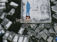 哈尔滨：采冰江上
