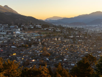 丽江古城游客渐多
