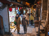 丽江古城游客渐多
