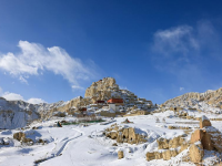 西藏札达：雪后古格王国遗址美如画
