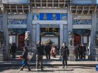 丽江古城游客渐多
