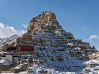 西藏札达：雪后古格王国遗址美如画
