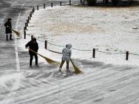 山东济南迎来今年首场降雪
