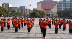 隆回县万和实验学校举行一年级武术操比赛