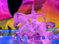 璀璨冰雕闪耀哈尔滨冰雪大世界
