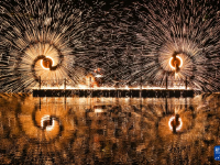 铁花飞溅迎新春
