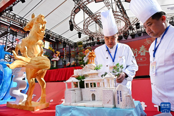 刀下生花 点食成“景”
