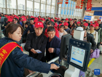 云南铁路开行多趟务工列车助力返岗务工
