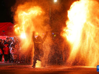 铁花飞溅迎新春
