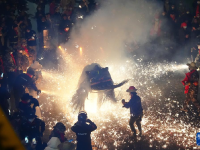 “烧狮子”，新年更兴旺
