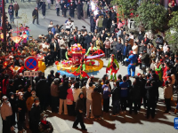 “烧狮子”，新年更兴旺
