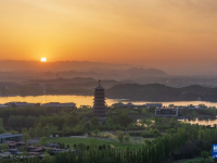 绚丽朝霞映京城
