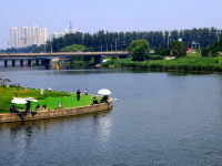 碧水绕京华
