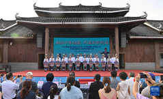 广西三江：民族风情引游人